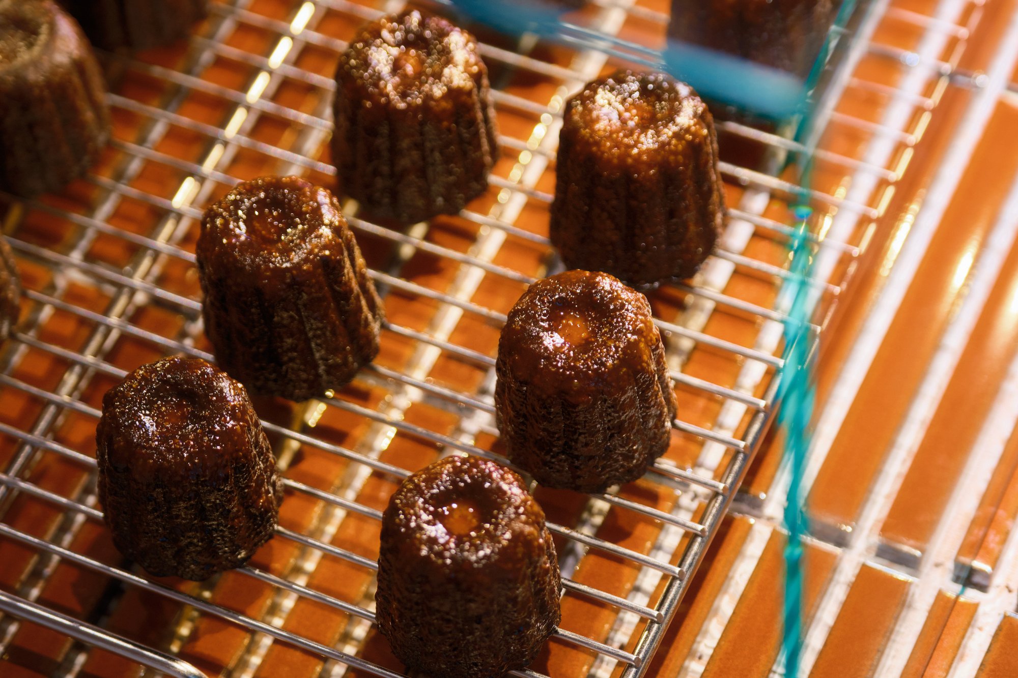 焼きたてカヌレ